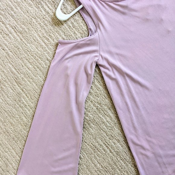 Hollister Cold Shoulder Top - size M - Picture 3 of 4